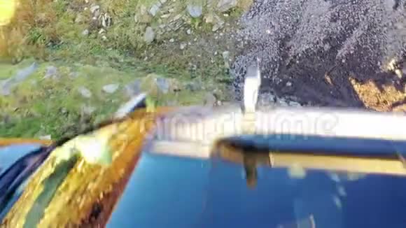 从爱尔兰唐格尔郡的斯利弗联盟悬崖上的皮卡上飞走视频的预览图