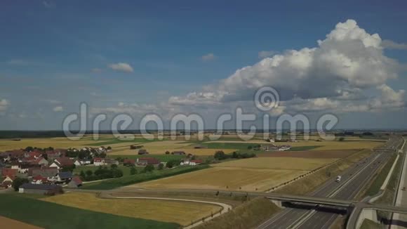 A8号高速公路的空中观景台视频的预览图