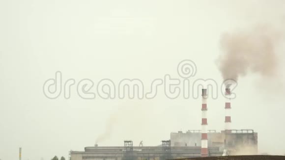 发电厂的吸烟烟囱视频的预览图