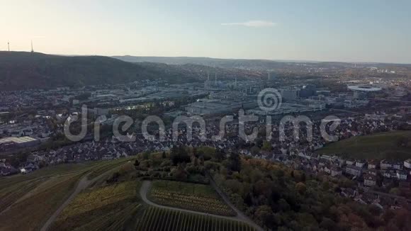 斯图加特Untertuerkheim与奔驰工厂的空中景观视频的预览图