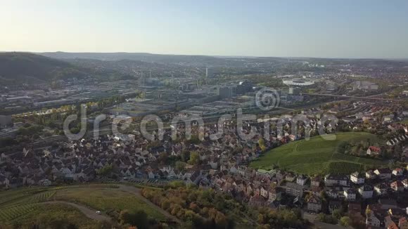 斯图加特Untertuerkheim与奔驰工厂的空中景观视频的预览图