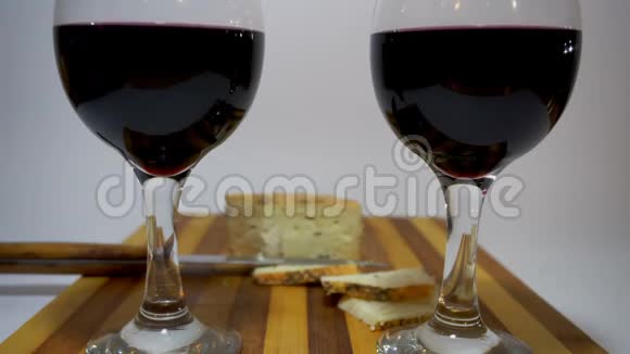 红酒和奶酪视频的预览图