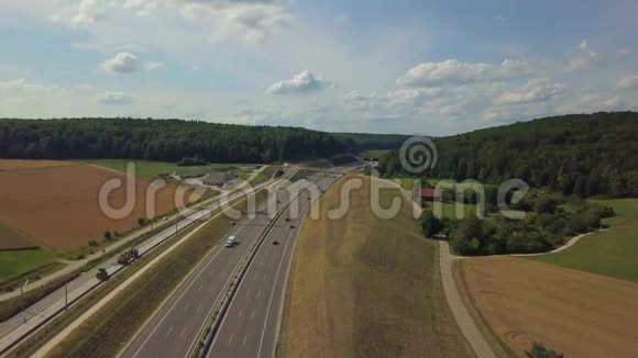 A8号高速公路的空中观景台视频的预览图