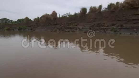大规模侵蚀哥伦比亚保留河平原视频的预览图