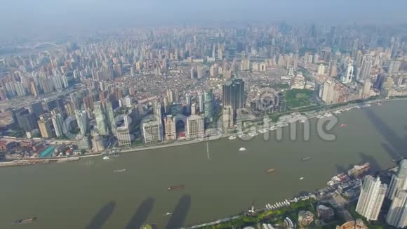 中国黄浦江高层建筑鸟瞰图视频的预览图