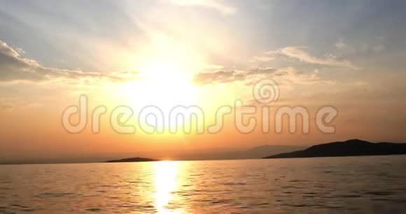 肯尼亚巴林戈湖景观日落视频的预览图
