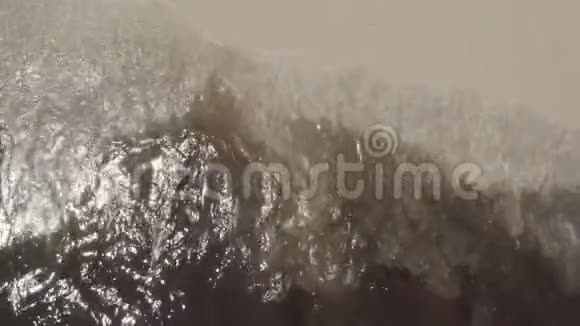 加勒比海大特克海岸黑波的鸟瞰图视频的预览图