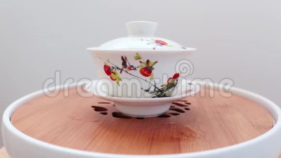 传统的中国菜用于冲泡茶盖湾放大白色背景视频的预览图