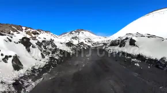 意大利西西里埃特纳火山顶部的快速运动时间曲速视频视频的预览图