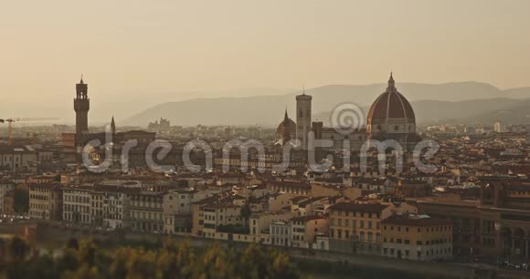 日落时佛罗伦萨城的全景旅游生活方式城市理念拍摄红色4k12位颜色视频的预览图