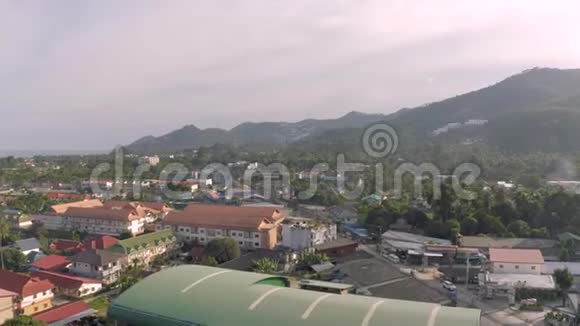 萨梅岛城市生活泰国汽车交通4KDrone航班视频的预览图