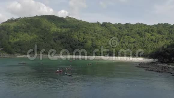自由海滩普吉岛和旅游游艇视频的预览图