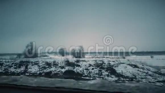 冬季公路美景4K视频视频的预览图