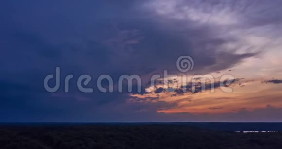 4美丽的日落的高空超移视频的预览图
