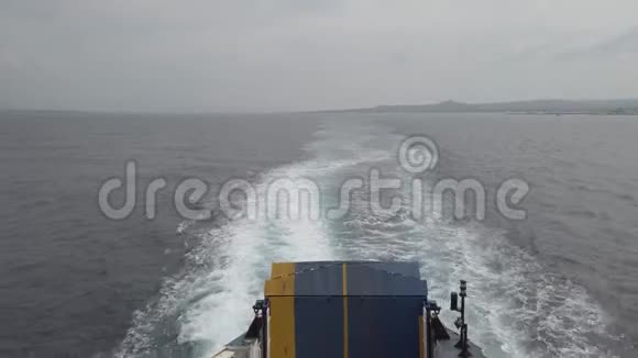 带着螺旋桨到地中海的船尾去度假目的地视频的预览图