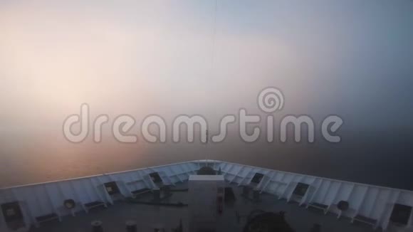 挪威峡湾的海雾视频的预览图