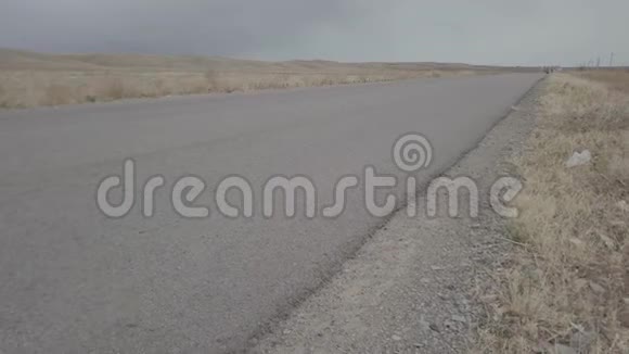 哈萨克斯坦战场上无人机的空中录像视频的预览图