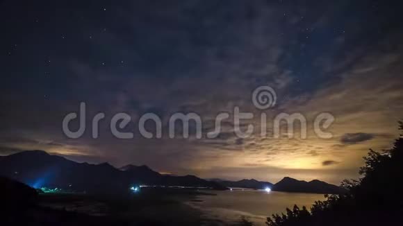 黑山的斯卡达尔湖夜间延时视频的预览图
