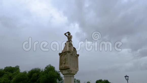 布拉克曼德尔雕像位于雷根斯堡的斯泰纳BrAcke视频的预览图