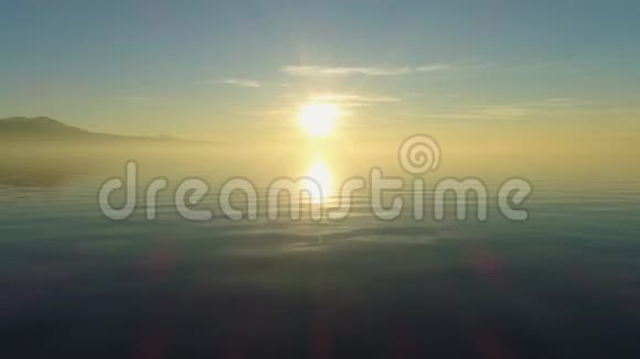 五彩缤纷的日落日内瓦湖太阳反射瑞士空中散弹视频的预览图