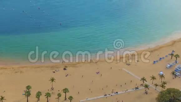 加那利岛泰雷西塔斯海滩的鸟瞰图视频的预览图
