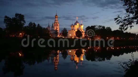 夜间反光的Vologda克里姆林宫视频的预览图