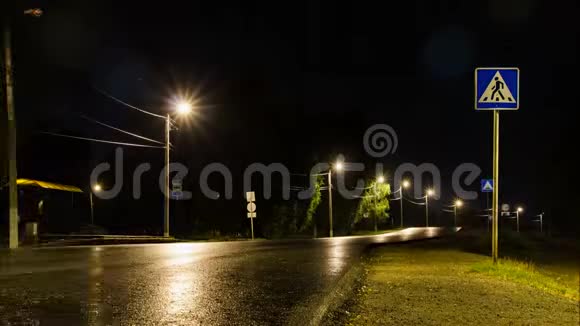 夏天的夜间公路视频的预览图