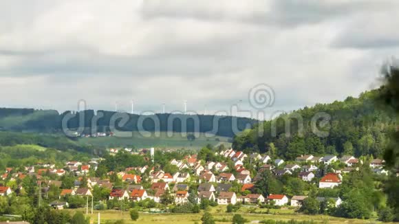 Kulmbach周围农村风力涡轮机的时间推移视频的预览图