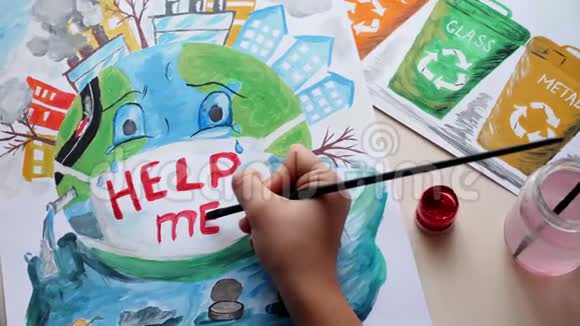少女画画画海报环境问题视频的预览图