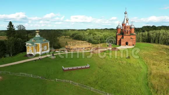霍金修道院的空中俯视图Volgoverkhovye村视频的预览图