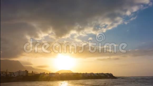 加那利群岛特内里费小镇的海洋日落时间视频的预览图