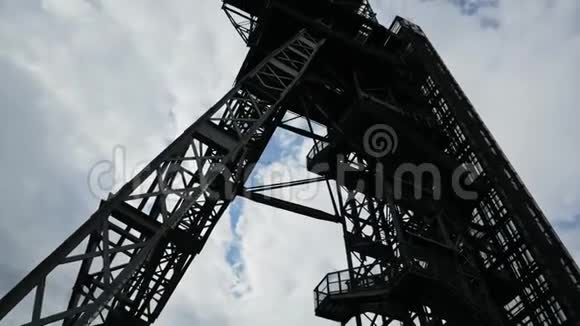 西里西亚现代博物馆工业建筑剪影老煤矿视频的预览图