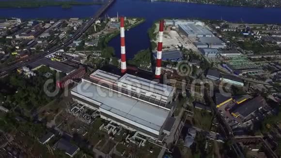 水力发电站上的工业烟囱空中观景管道水电平面图视频的预览图