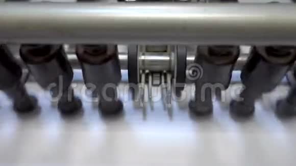 印刷厂的机器特写镜头视频的预览图