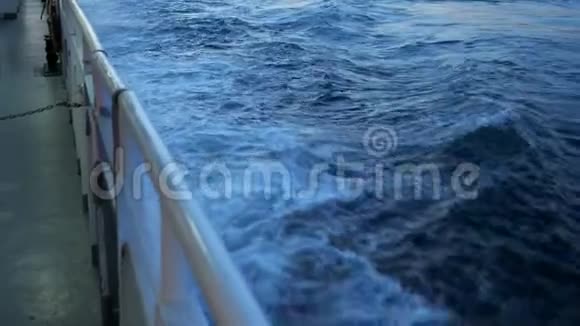 海水从帆船甲板上消失视频的预览图