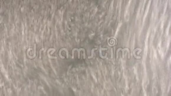 灰色油性液体运动视频的预览图
