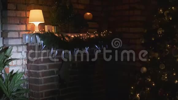 圣诞老人袜子上的灯视频的预览图