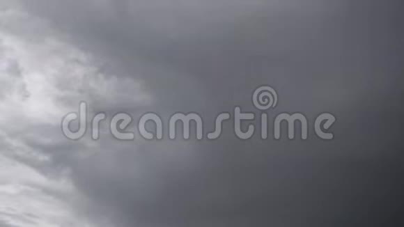 云层和暴雨的时间流逝视频的预览图