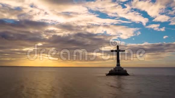 时间推移Sunken公墓交叉在Camiguin岛菲律宾视频的预览图