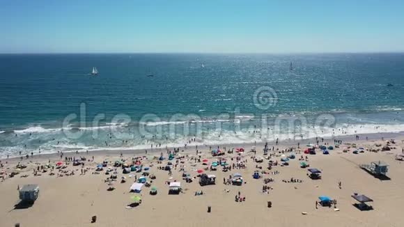 加州威尼斯海滩的鸟瞰风景视频的预览图