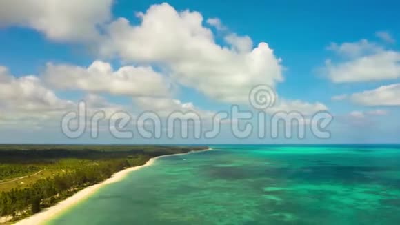 时间推移热带岛屿与沙滩巴拉巴克巴拉望菲律宾视频的预览图