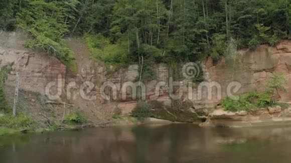 欧洲河岸拉托维亚国家公园4K无人机射击视频的预览图