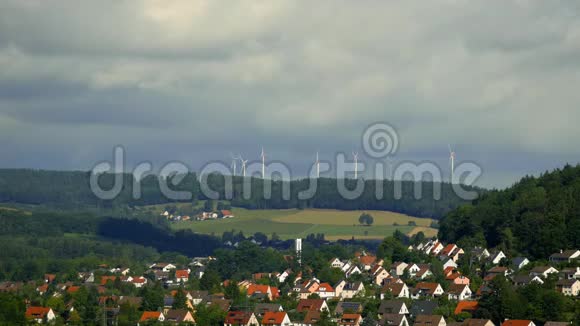 Kulmbach镇附近农村的风电场视频的预览图