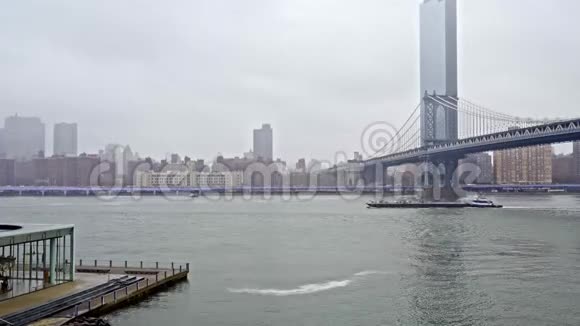东河和曼哈顿桥在快速运动视频的预览图