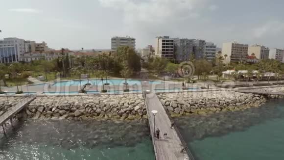 在利马索尔海滩的舷梯飞行视频的预览图