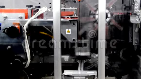 机器在工业工厂工作视频的预览图