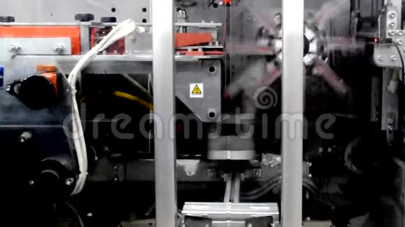 机器在工业工厂工作视频的预览图