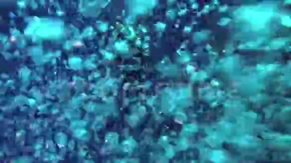 埃及MarsaAlamAbuDabab2019年3月13日潜水员的气泡在水中闪闪发光水肺的气泡视频的预览图