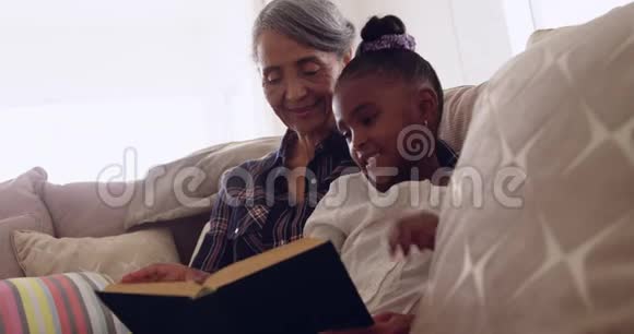 成熟的女人喜欢和孙女在一起视频的预览图