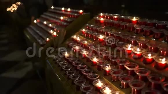 巴黎圣母院的蜡烛视频的预览图